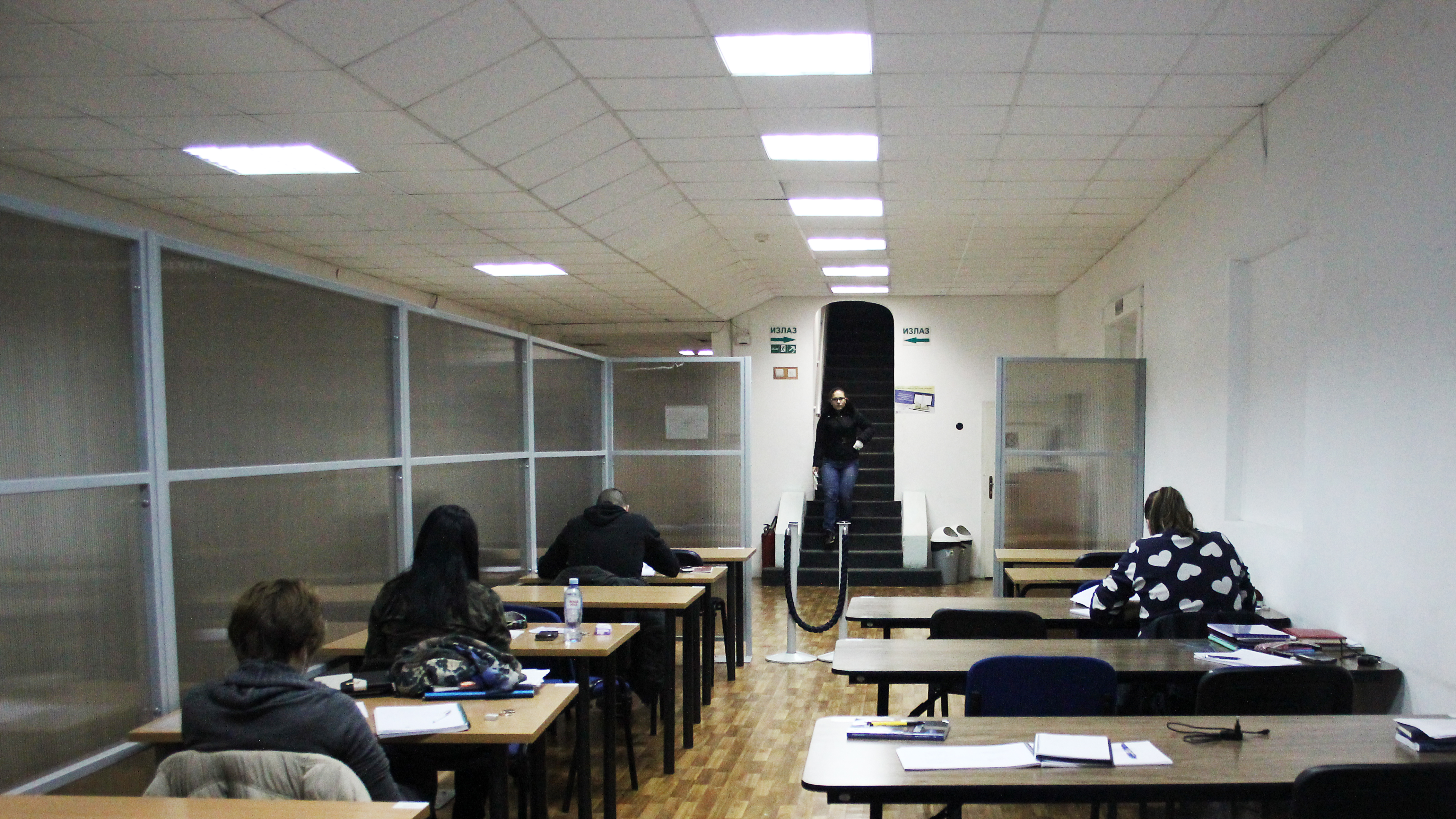 Студенти у сутерену
